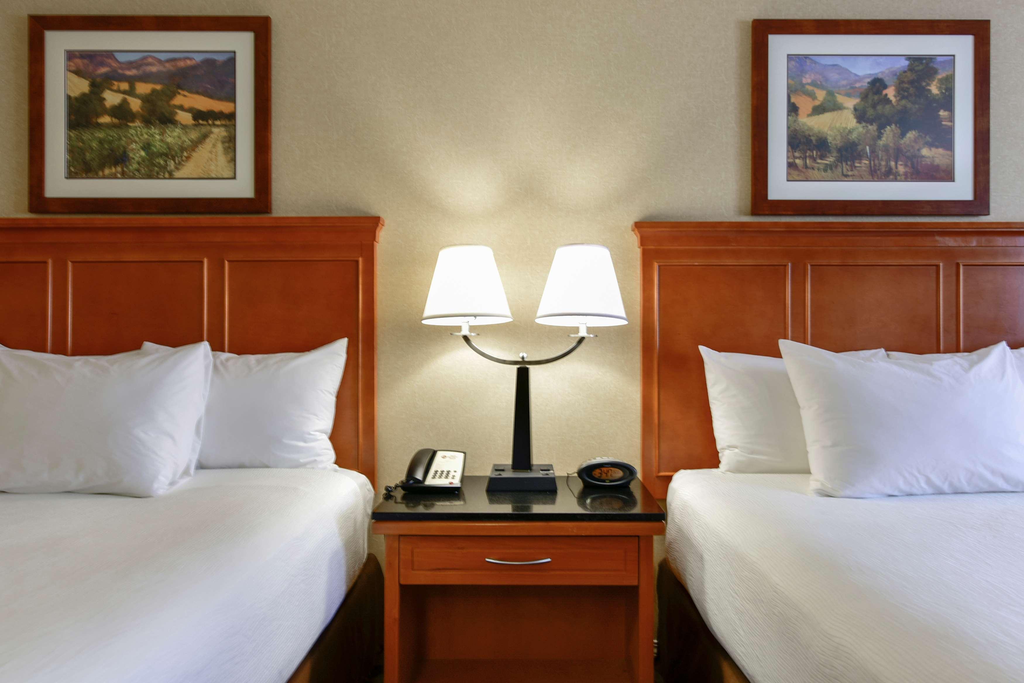 Best Western Plus Osoyoos Hotel & Suites Exterior photo