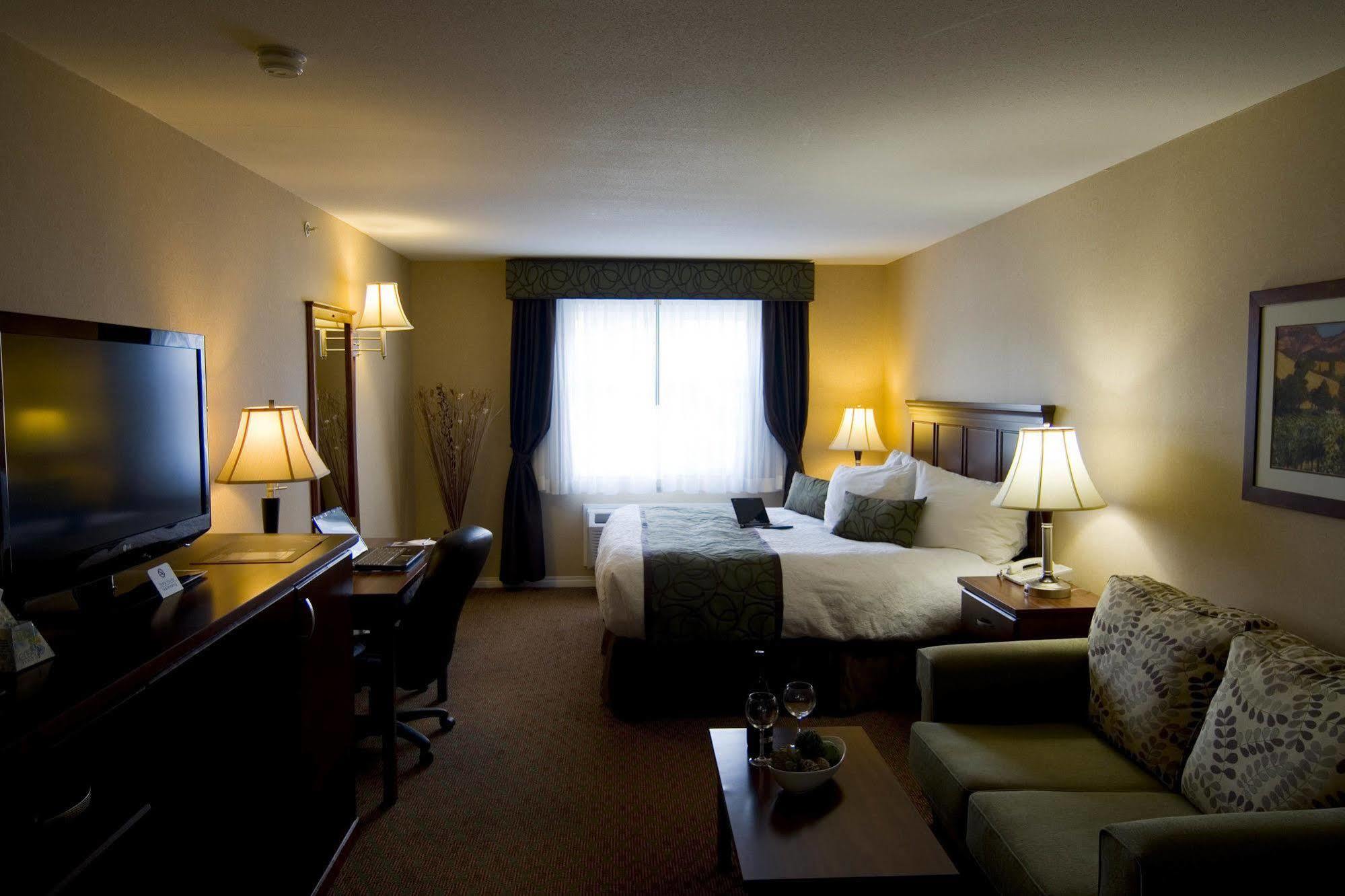 Best Western Plus Osoyoos Hotel & Suites Room photo